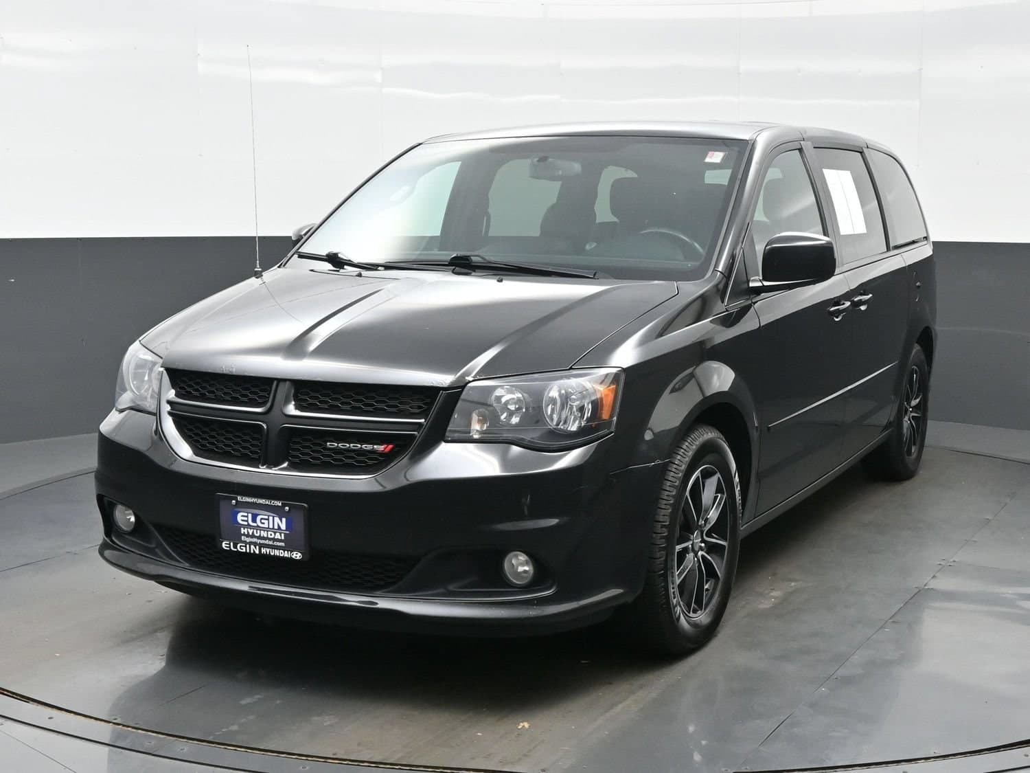 2017 Dodge Grand Caravan GT — photo 1 of 41