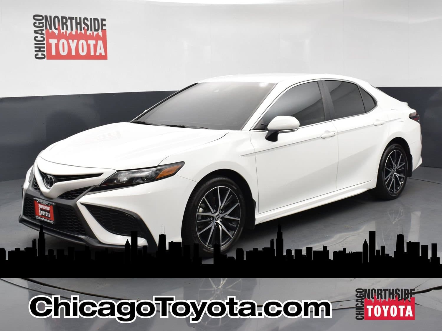 2024 Toyota Camry SE — photo 1 of 32