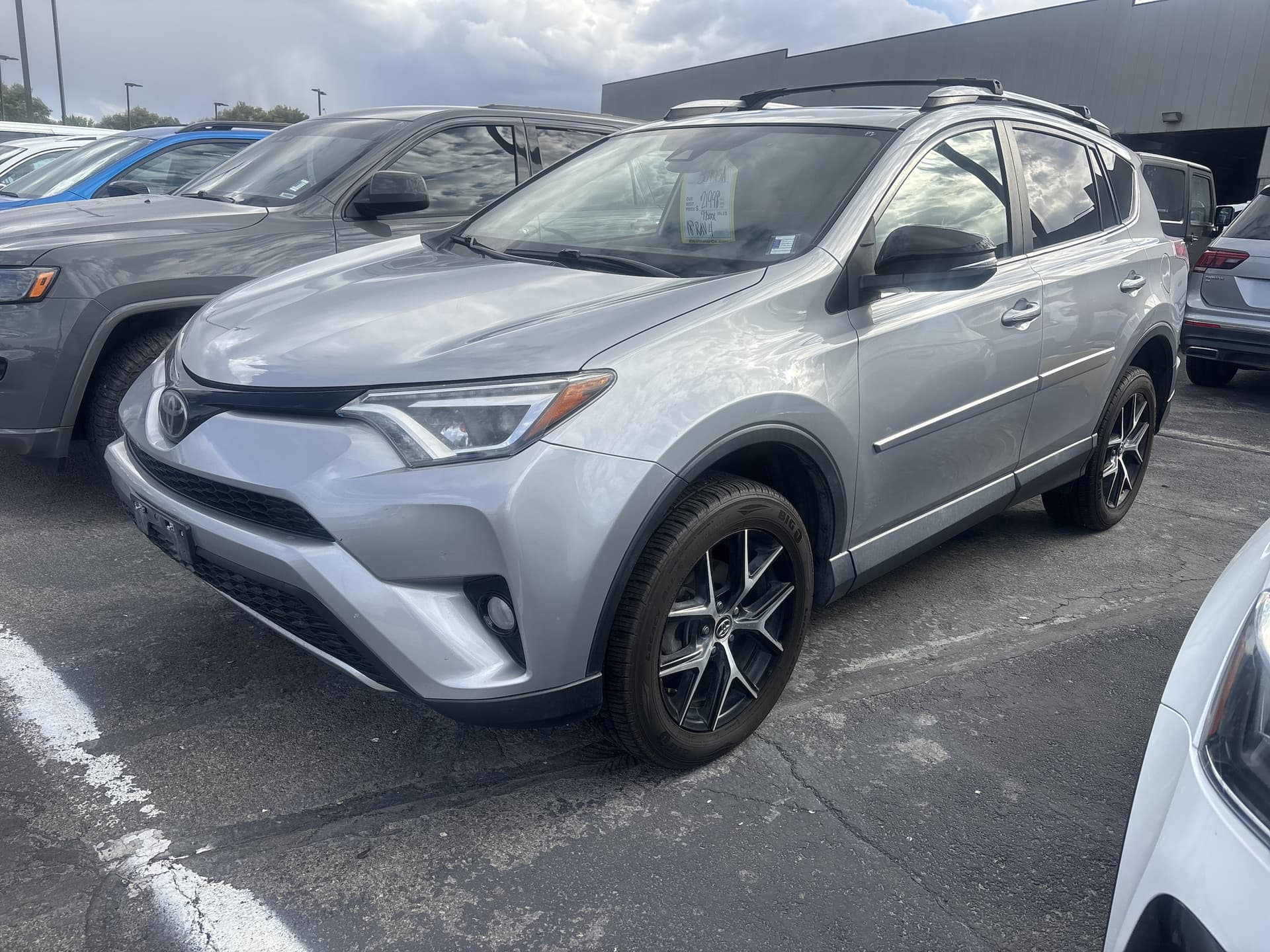 2018 Toyota RAV4 SE — photo 1 of 5