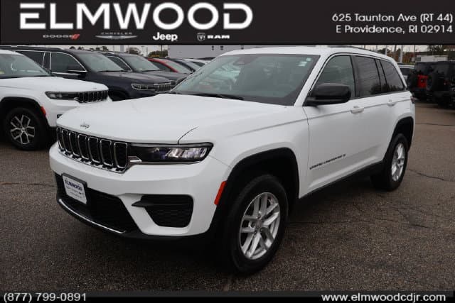 2023 Jeep Grand Cherokee Laredo — photo 1 of 18