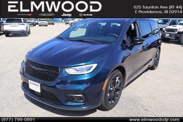 2025 Chrysler Pacifica Limited — photo 1 of 21