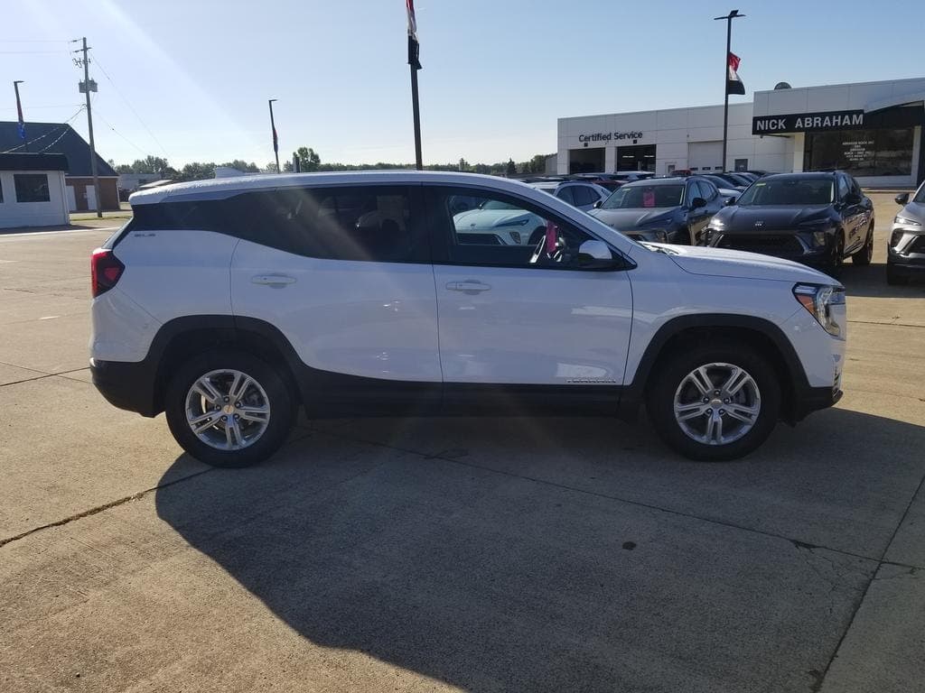 2024 GMC Terrain SLE — photo 1 of 28