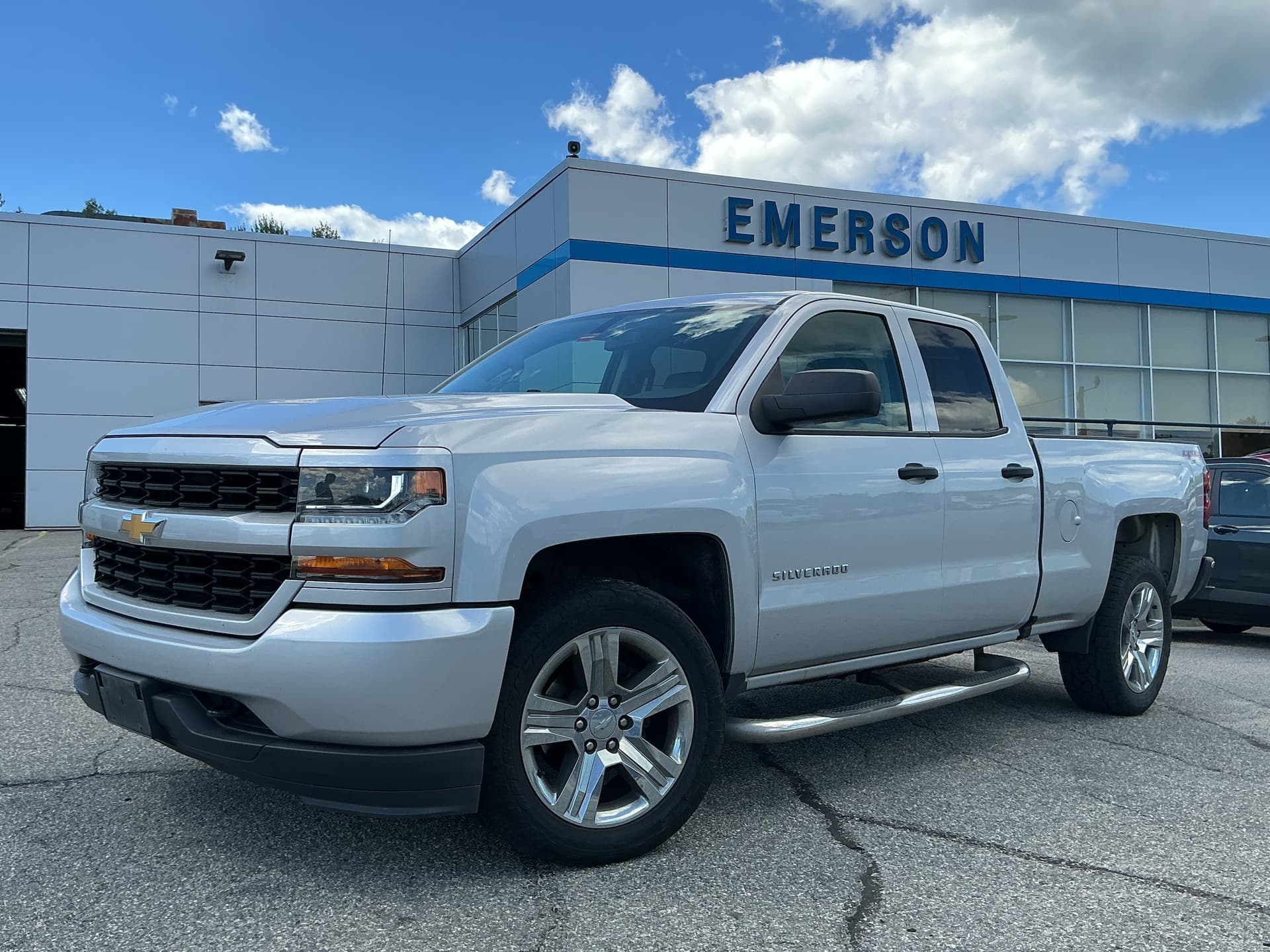 2017 Chevrolet Silverado 1500 Custom — photo 1 of 10