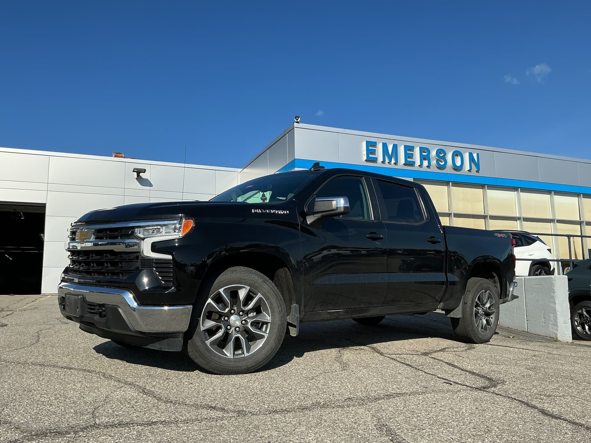 2023 Chevrolet Silverado 1500 LT — photo 1 of 10