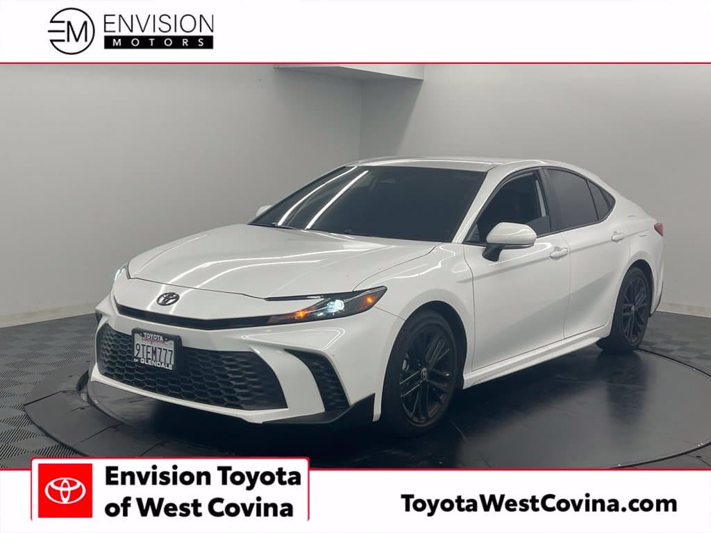 2025 Toyota Camry SE — photo 1 of 12