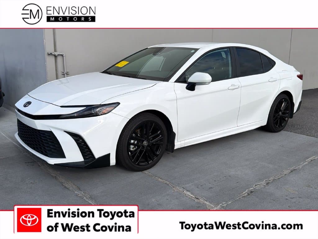 2026 Toyota Camry SE — photo 1 of 16