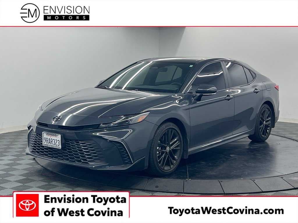 2025 Toyota Camry SE — photo 1 of 12