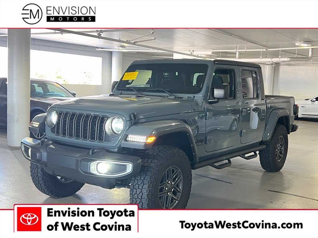2024 Jeep Gladiator Sport — photo 1 of 14