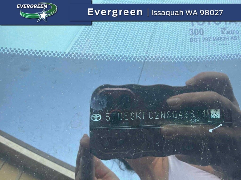 2022 Toyota Sienna Platinum — photo 1 of 14