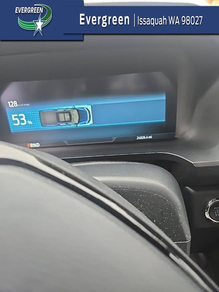 2023 Ford F-150 Lightning Platinum — photo 1 of 6