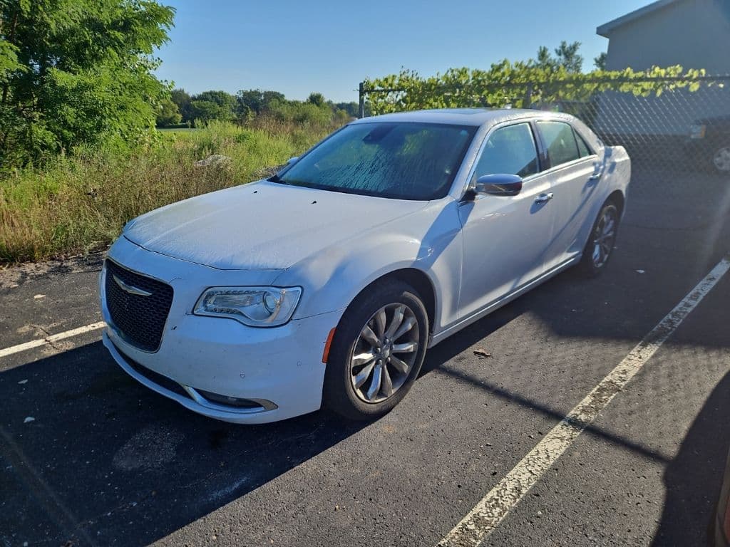 2015 Chrysler 300 C — photo 1 of 10