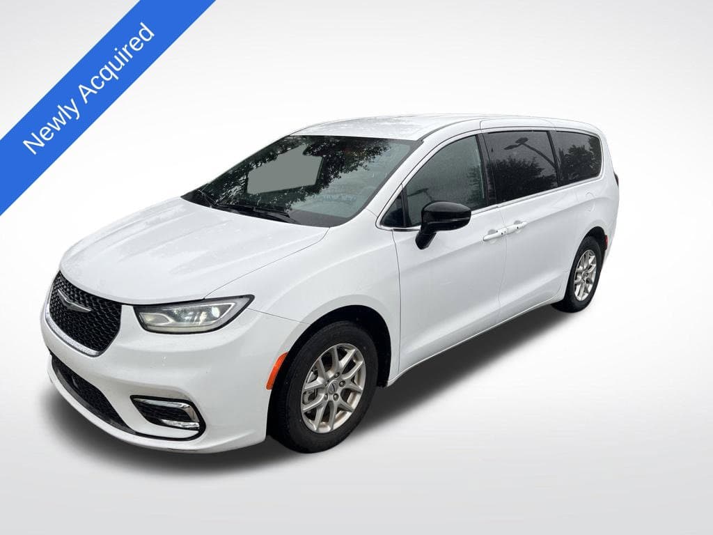 2025 Chrysler Pacifica Select — photo 1 of 3