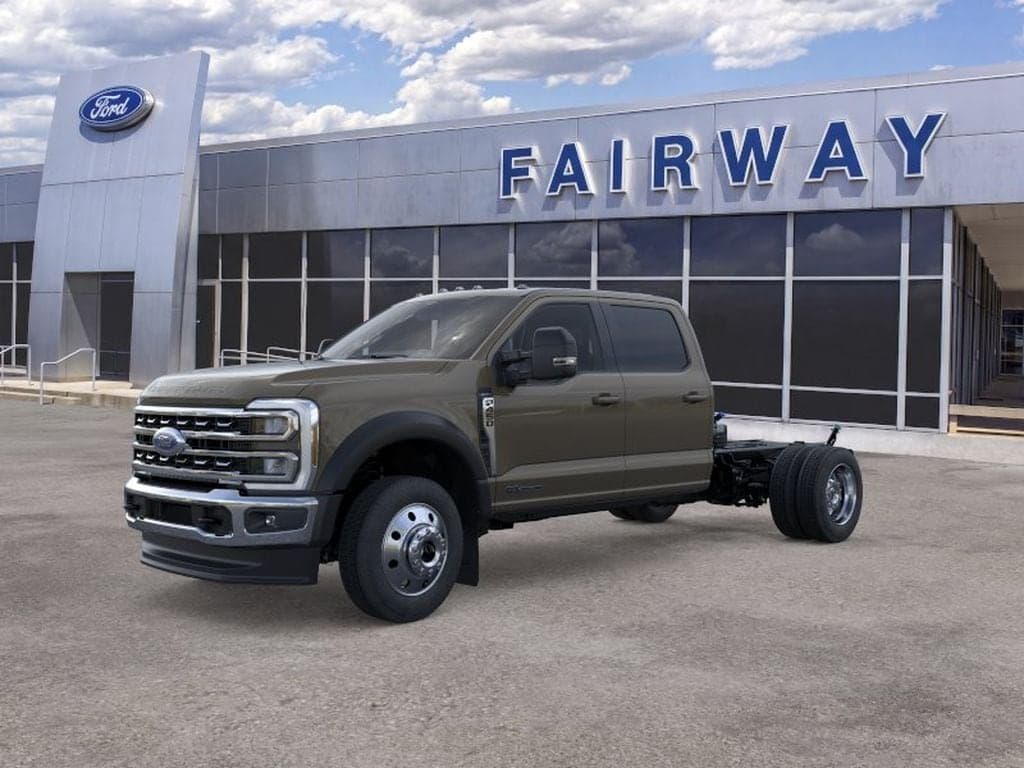 2026 Ford Super Duty F-450 DRW LARIAT — photo 1 of 30