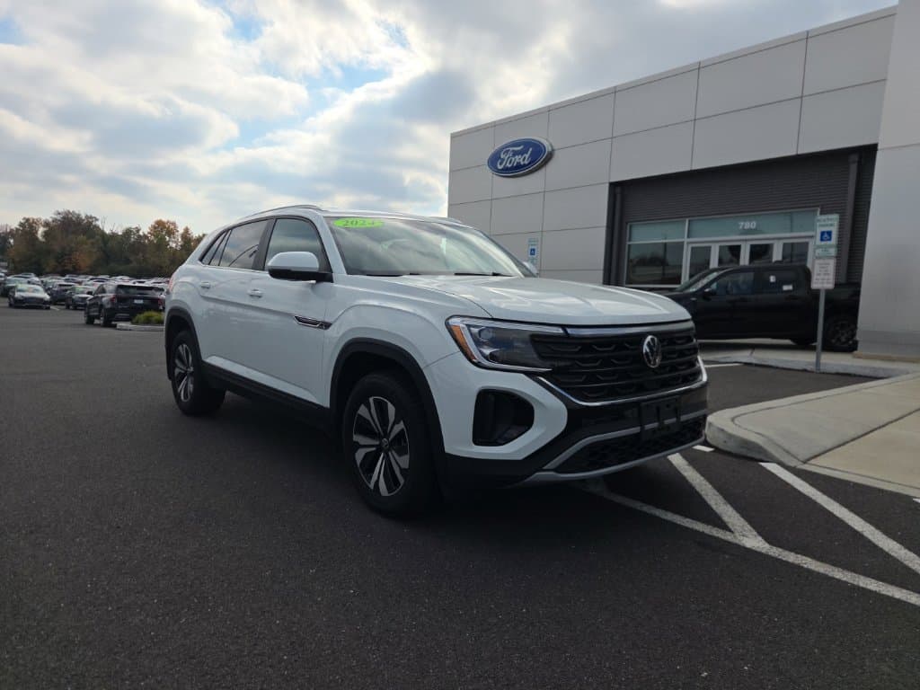2024 Volkswagen Atlas Cross Sport 2.0T SE — photo 1 of 16