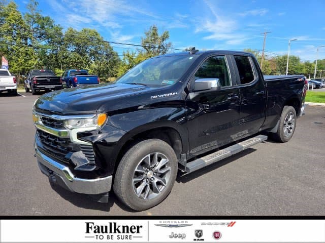2025 Chevrolet Silverado 1500 LT — photo 1 of 32