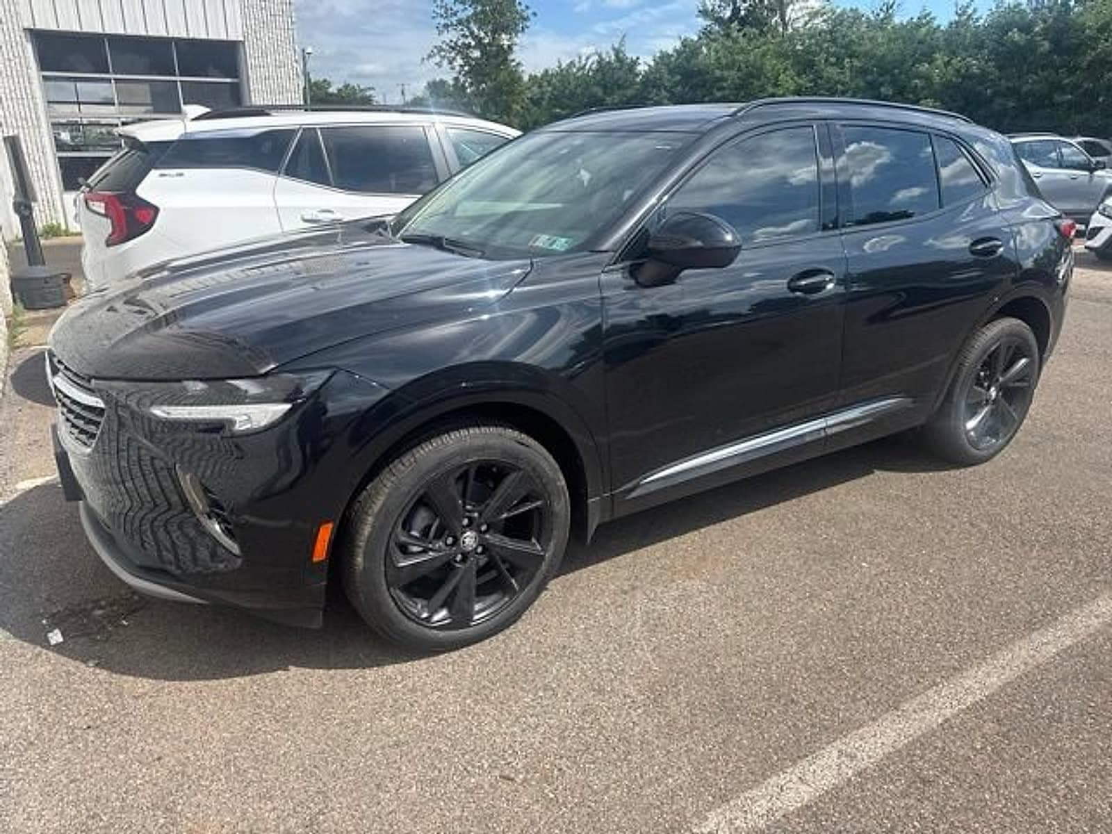 2022 Buick Envision Preferred — photo 1 of 10