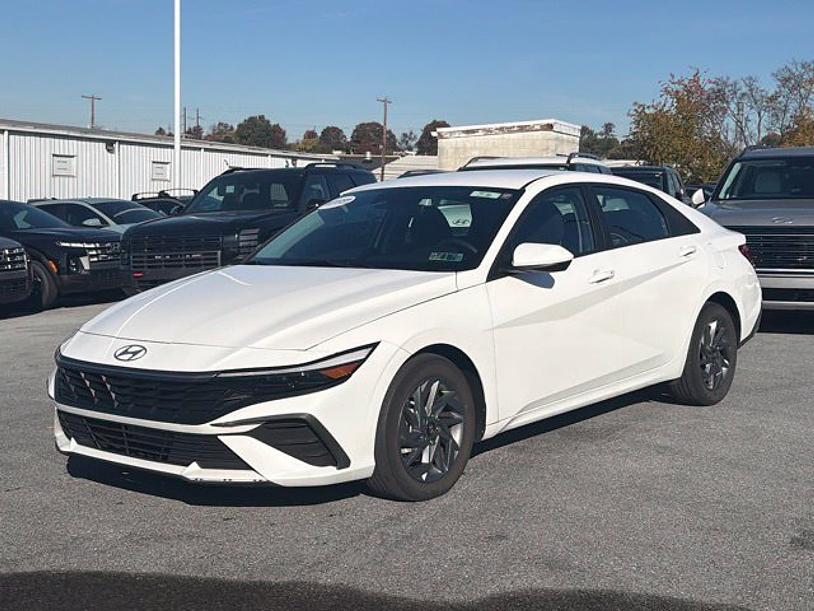 2024 Hyundai Elantra SEL — photo 1 of 25