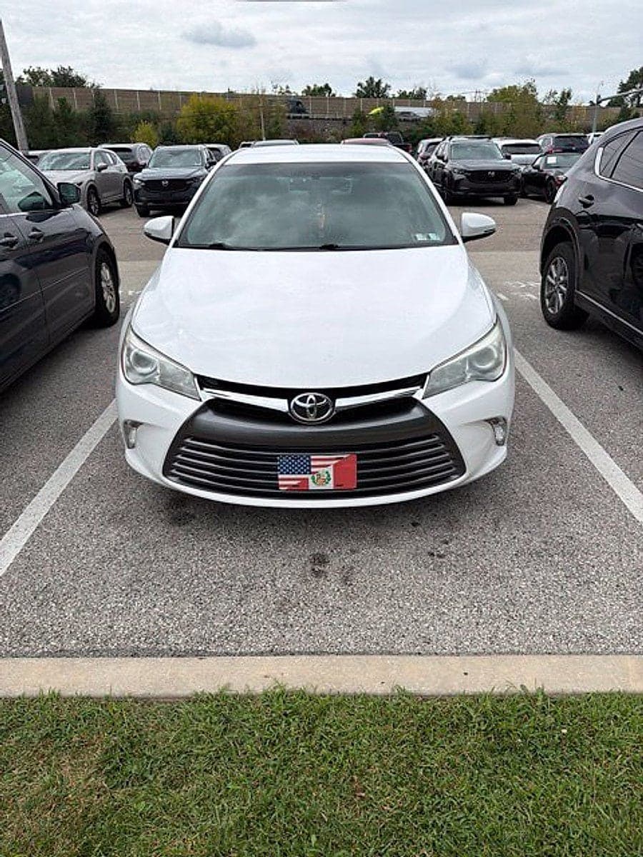 2015 Toyota Camry LE — photo 1 of 16
