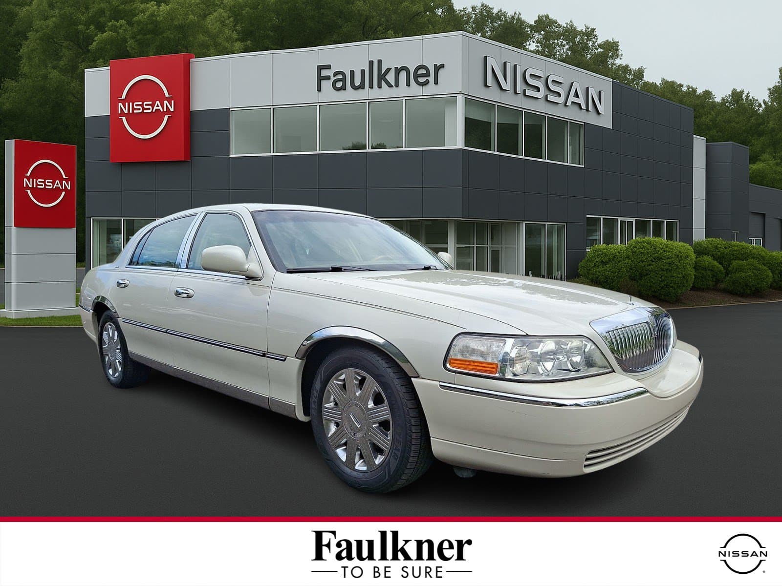 2004 Lincoln Town Car Ultimate — photo 1 of 30