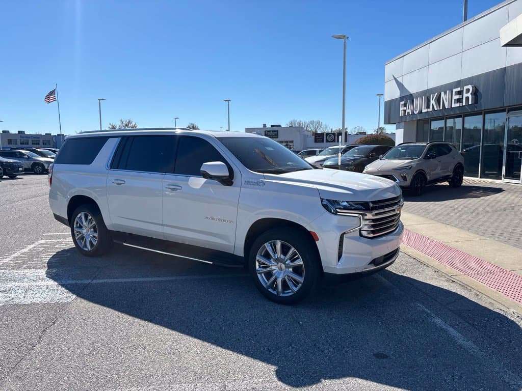 2023 Chevrolet Suburban High Country — photo 1 of 14