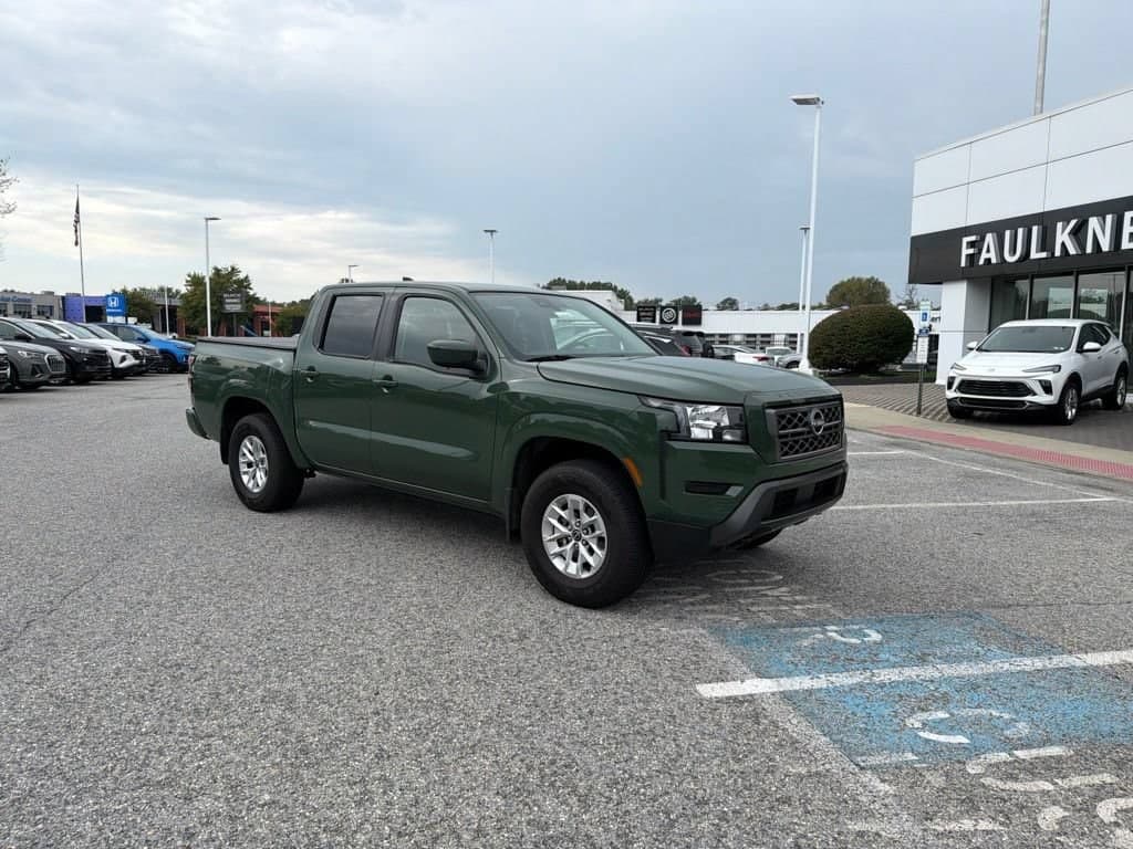 2024 Nissan Frontier SV — photo 1 of 9