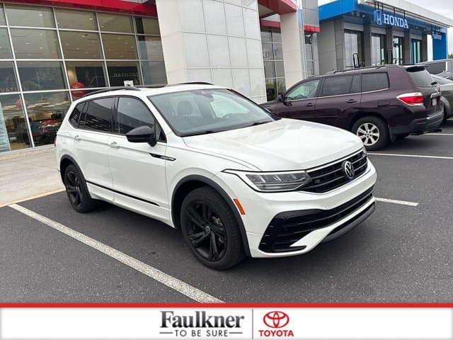 2024 Volkswagen Tiguan SE R-Line Black — photo 1 of 24
