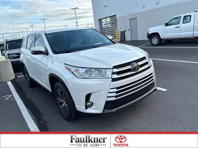 2019 Toyota Highlander LE Plus — photo 1 of 26