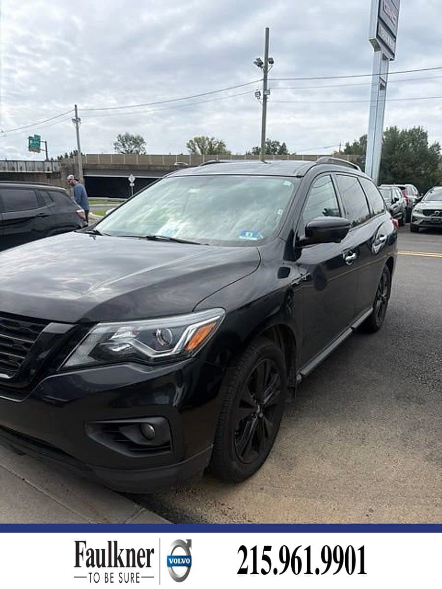 2018 Nissan Pathfinder SL — photo 1 of 5