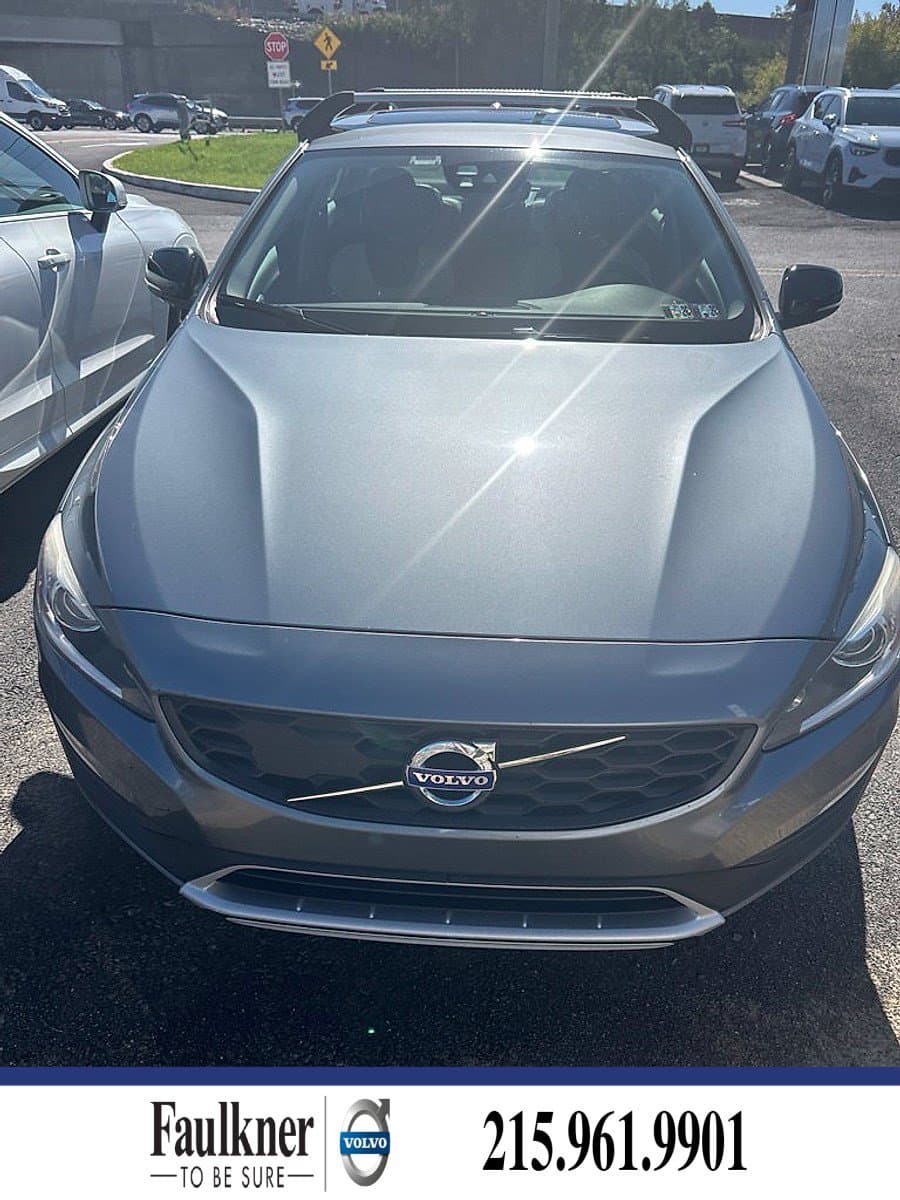 2017 Volvo S60 Cross Country Base — photo 1 of 11