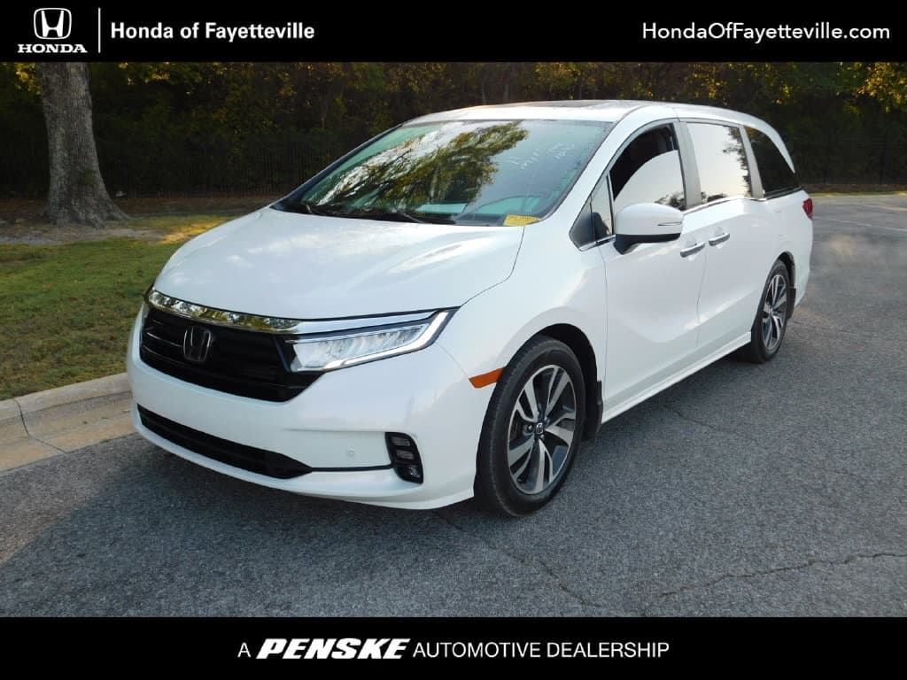 2021 Honda Odyssey Touring — photo 1 of 12