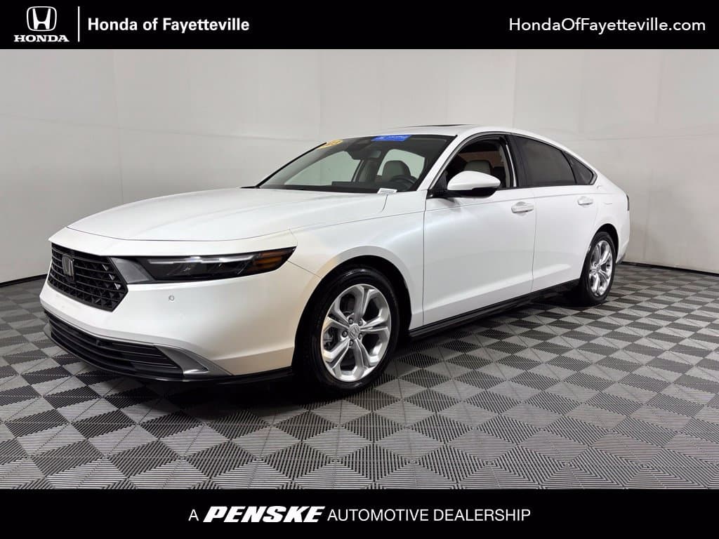 2023 Honda Accord Hybrid Touring — photo 1 of 38