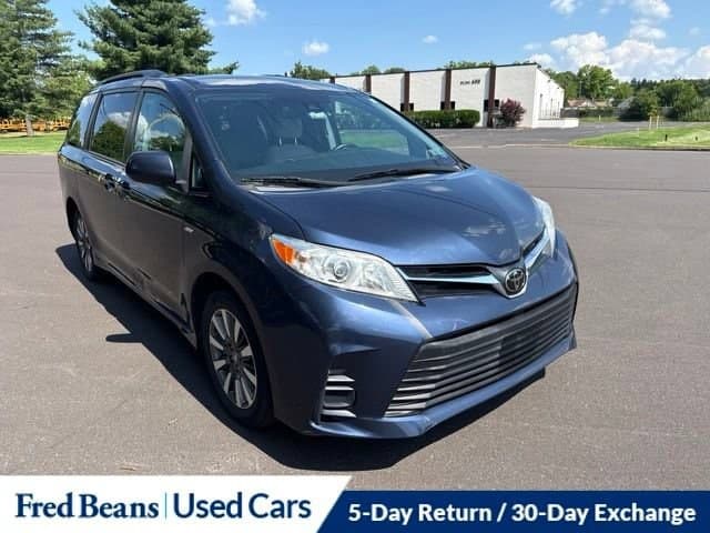 2020 Toyota Sienna LE — photo 1 of 19