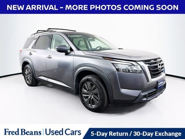 2022 Nissan Pathfinder SV — photo 1 of 38