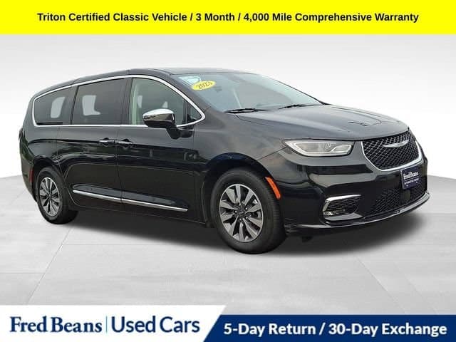 2023 Chrysler Pacifica Hybrid Limited — photo 1 of 54