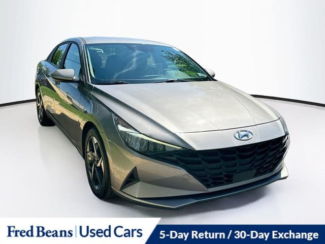 2023 Hyundai Elantra SEL — photo 1 of 36