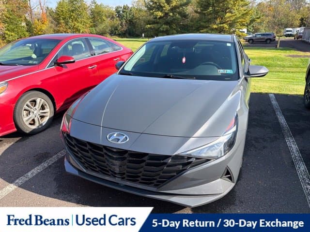 2023 Hyundai Elantra SEL — photo 1 of 33