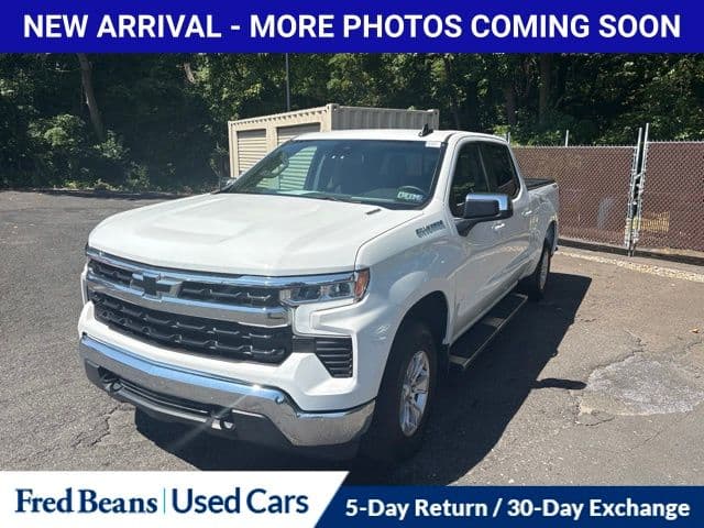 2025 Chevrolet Silverado 1500 LT — photo 1 of 12