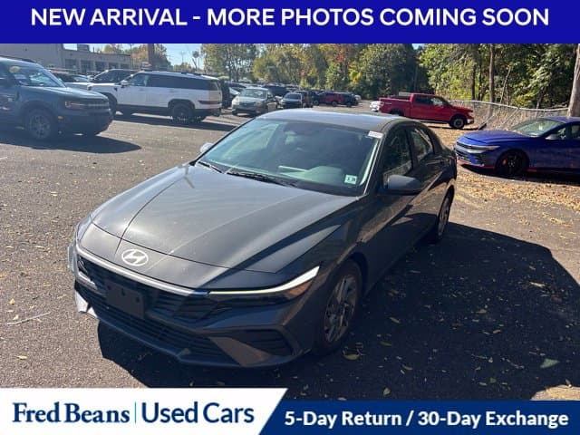 2024 Hyundai Elantra SEL — photo 1 of 12