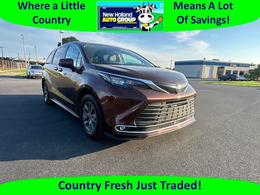2024 Toyota Sienna XLE — photo 1 of 8