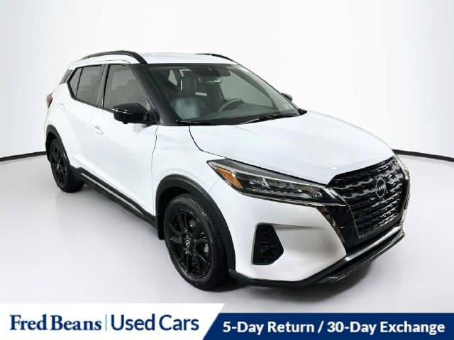 2022 Nissan Kicks SR — photo 1 of 37
