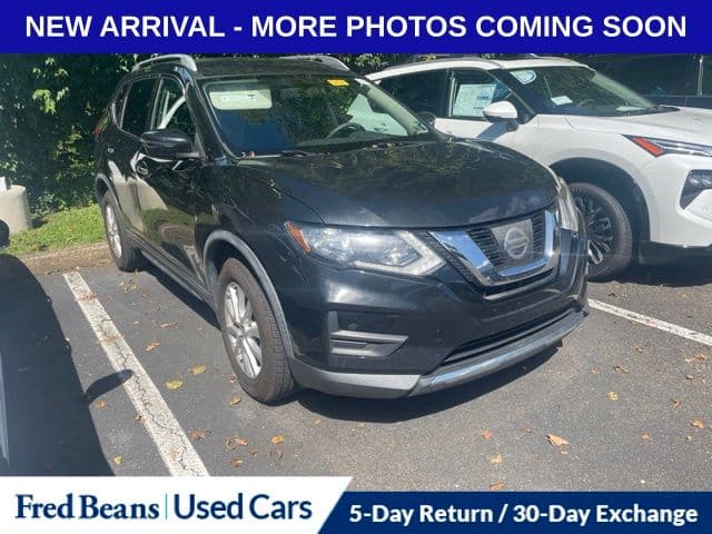 2017 Nissan Rogue SV — photo 1 of 16