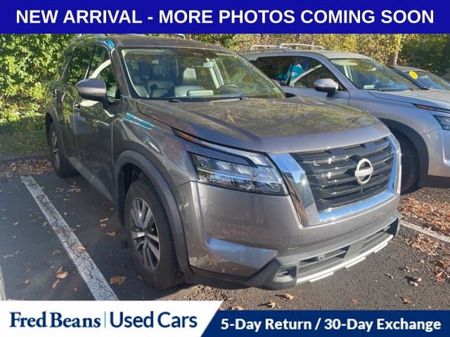 2024 Nissan Pathfinder SL — photo 1 of 16