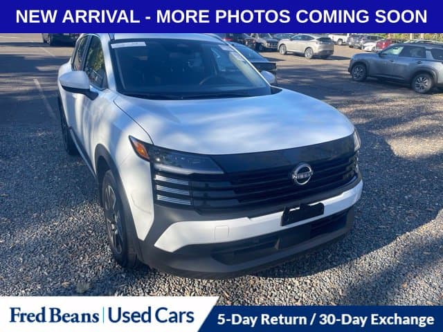 2025 Nissan Kicks SV — photo 1 of 15
