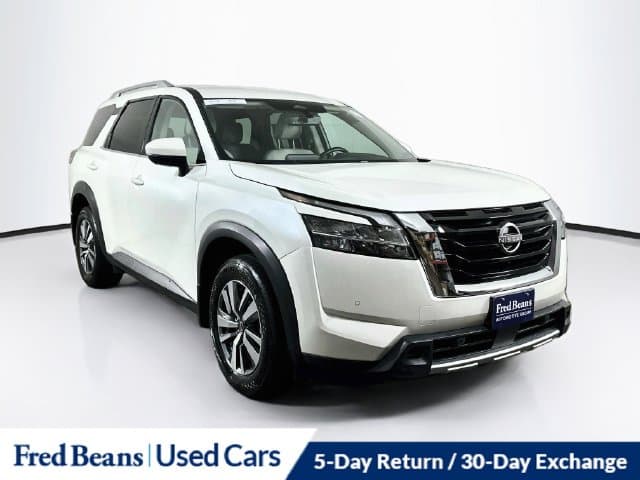 2024 Nissan Pathfinder SL — photo 1 of 40