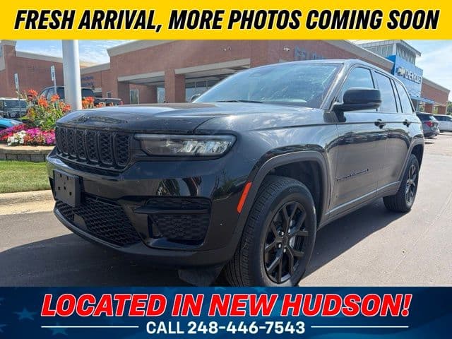2025 Jeep Grand Cherokee Laredo — photo 1 of 4