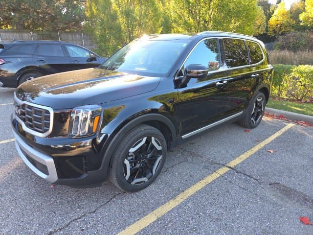 2024 Kia Telluride S — photo 1 of 10