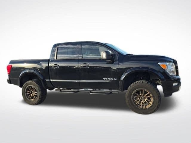 2023 Nissan Titan SV — photo 1 of 18