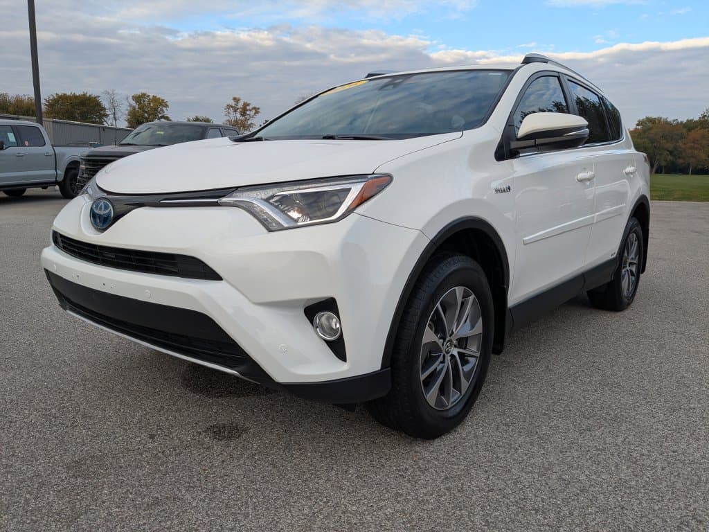 2016 Toyota RAV4 Hybrid XLE — photo 1 of 41