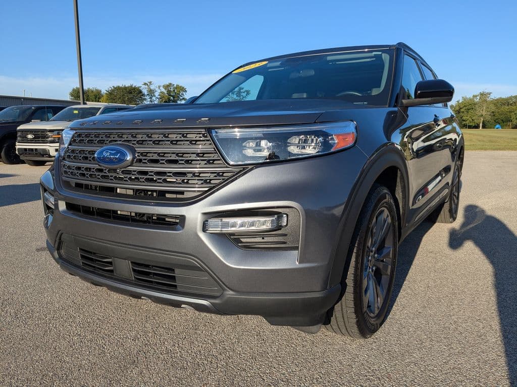 2023 Ford Explorer XLT — photo 1 of 42