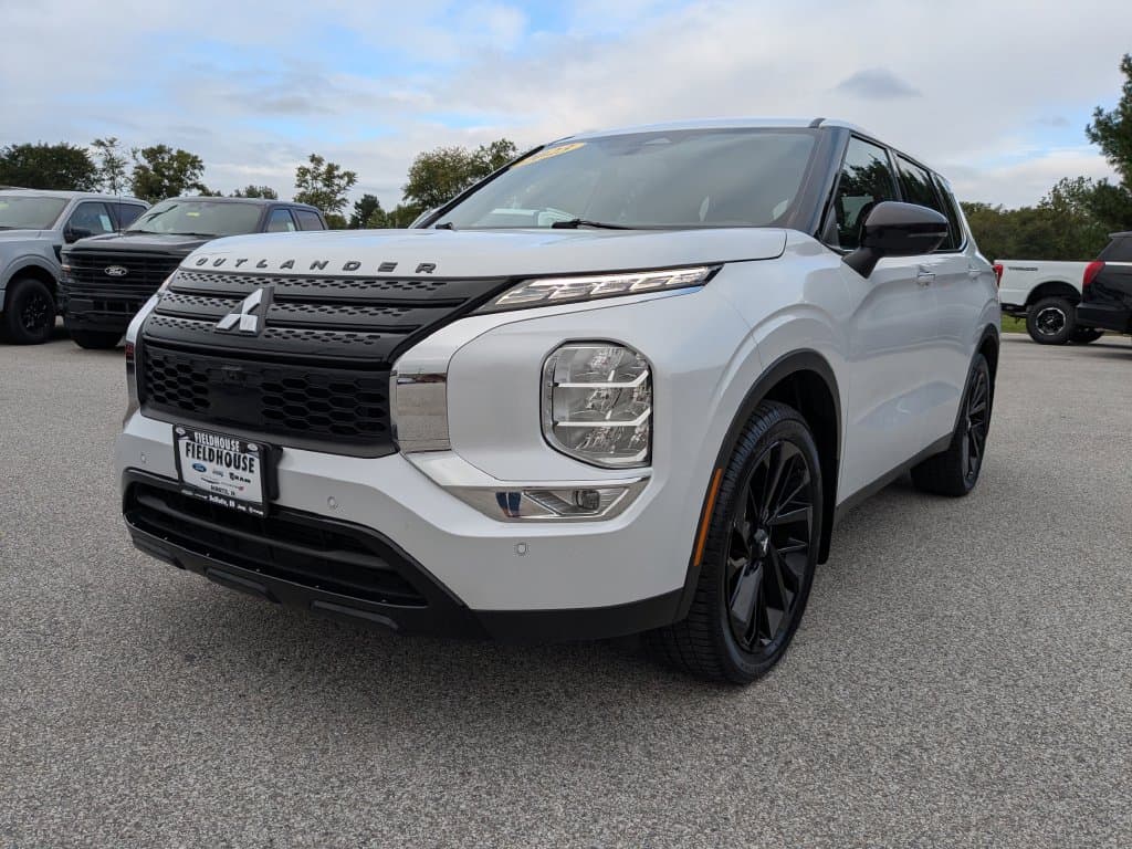 2023 Mitsubishi Outlander SE Black Edition — photo 1 of 40